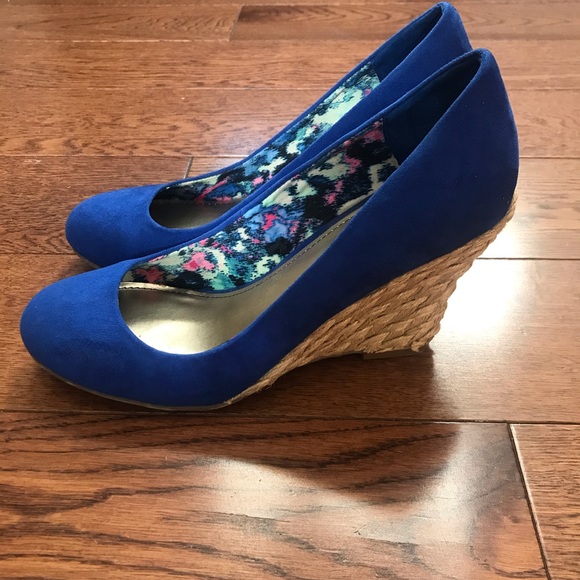 Blue Fergalicious Wedges Size 8 - Picture 2 of 7